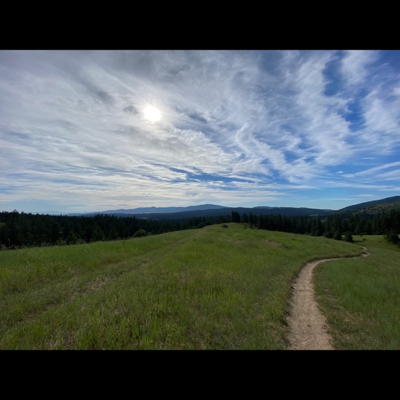 ❤️😊 Gently used family clothes 😊❤️ - Picture 2 of 4